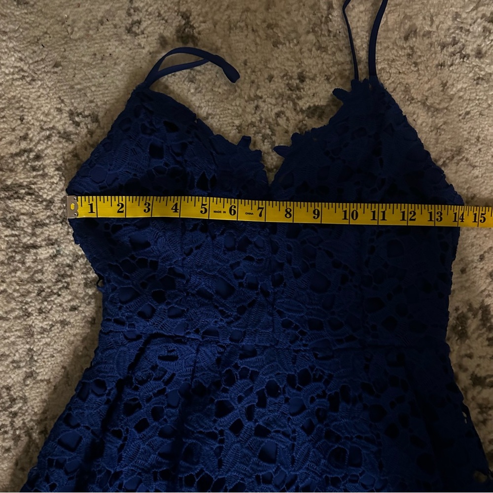 Astr The Label Elegant Blue Lace Midi Dress. Size Small - Picture 5 of 7